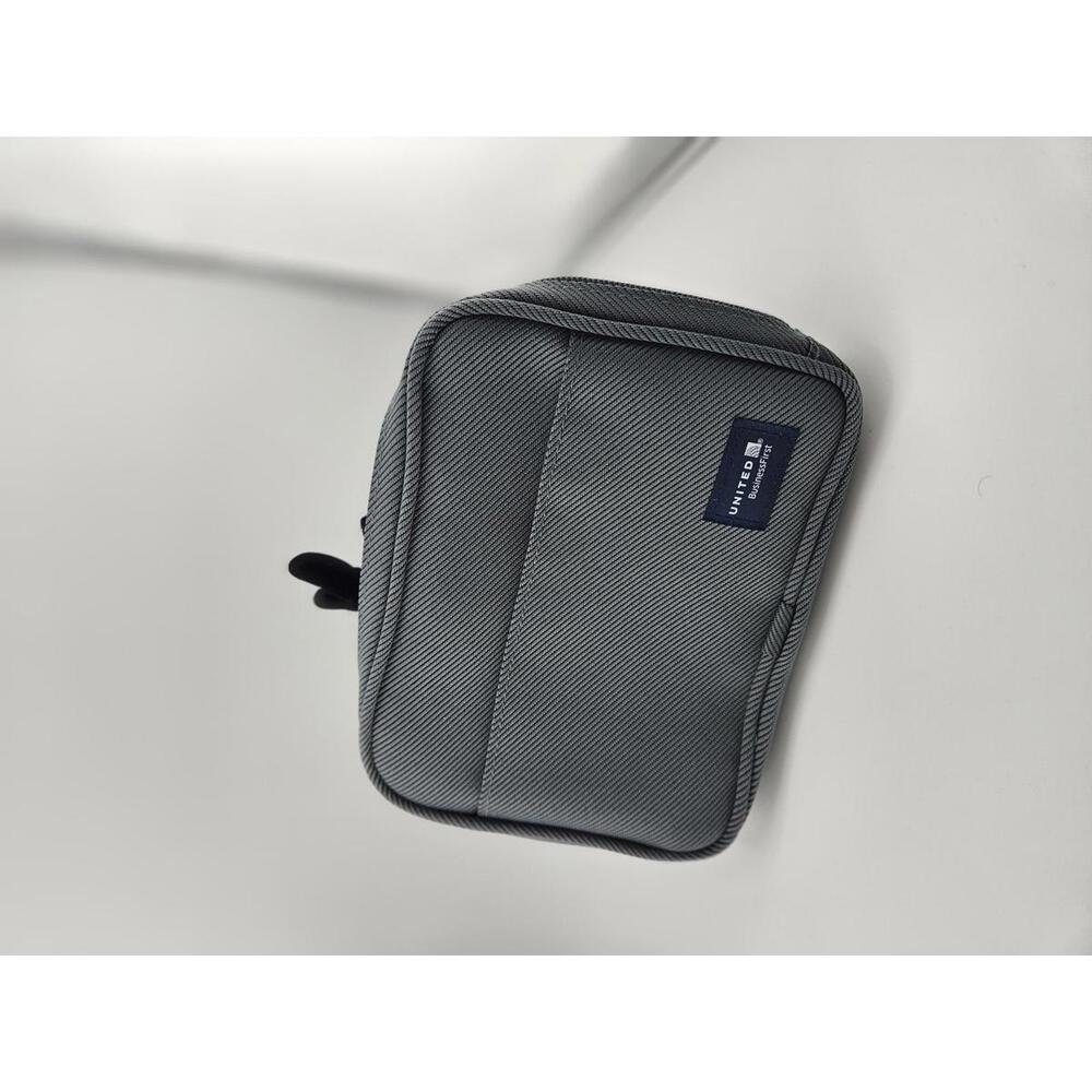 United BusinessFirst Travel Organizer Bag